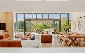 Wildwood - Luxe Vineyard Retreat With Tranquil Views